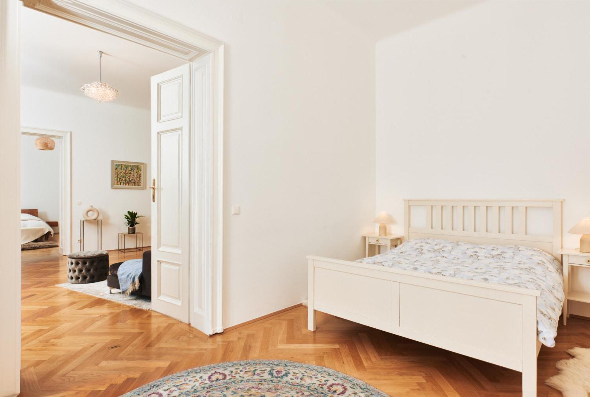Spacious & Elegant, Ideal Location Apartament Viena