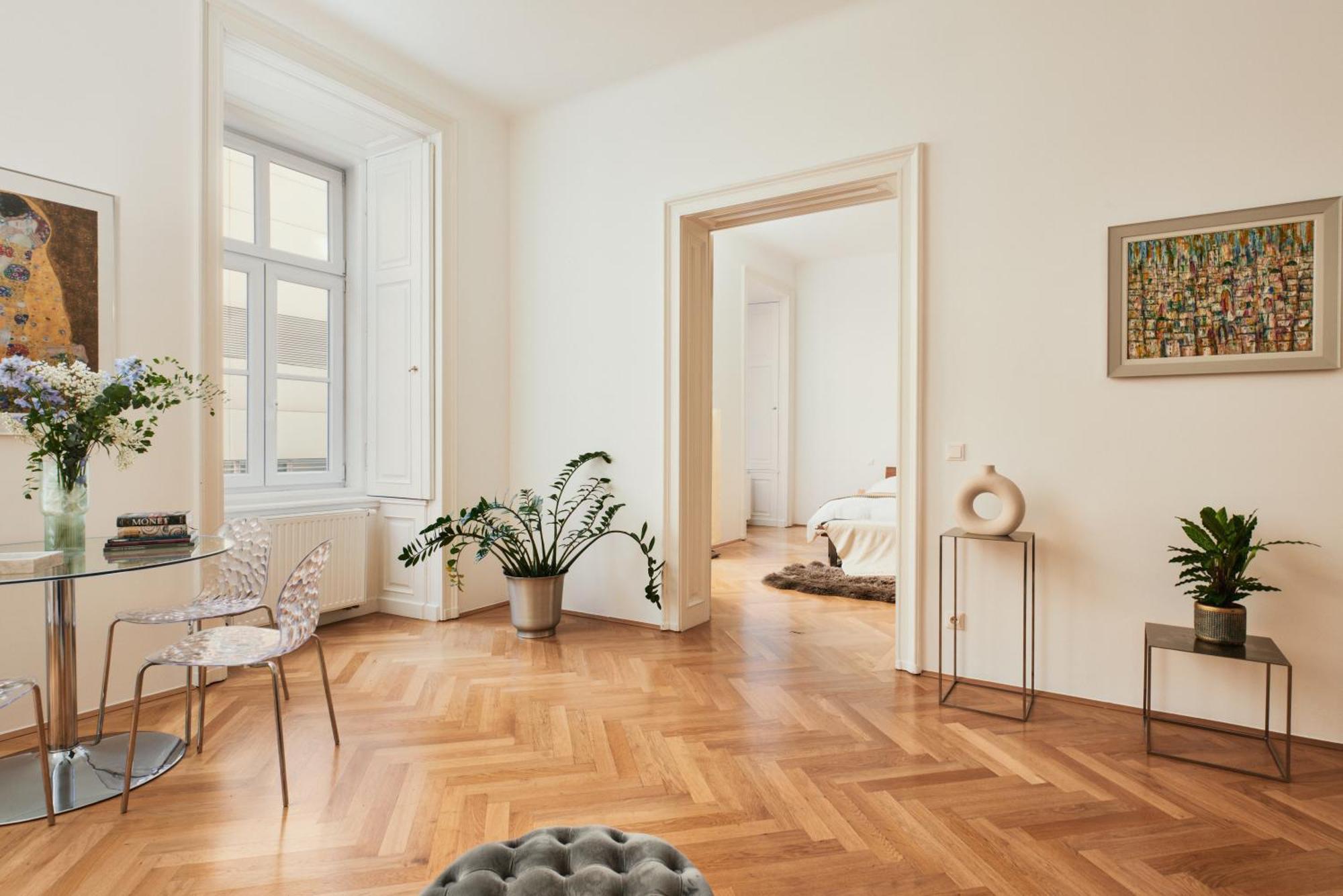Spacious & Elegant, Ideal Location Apartament *