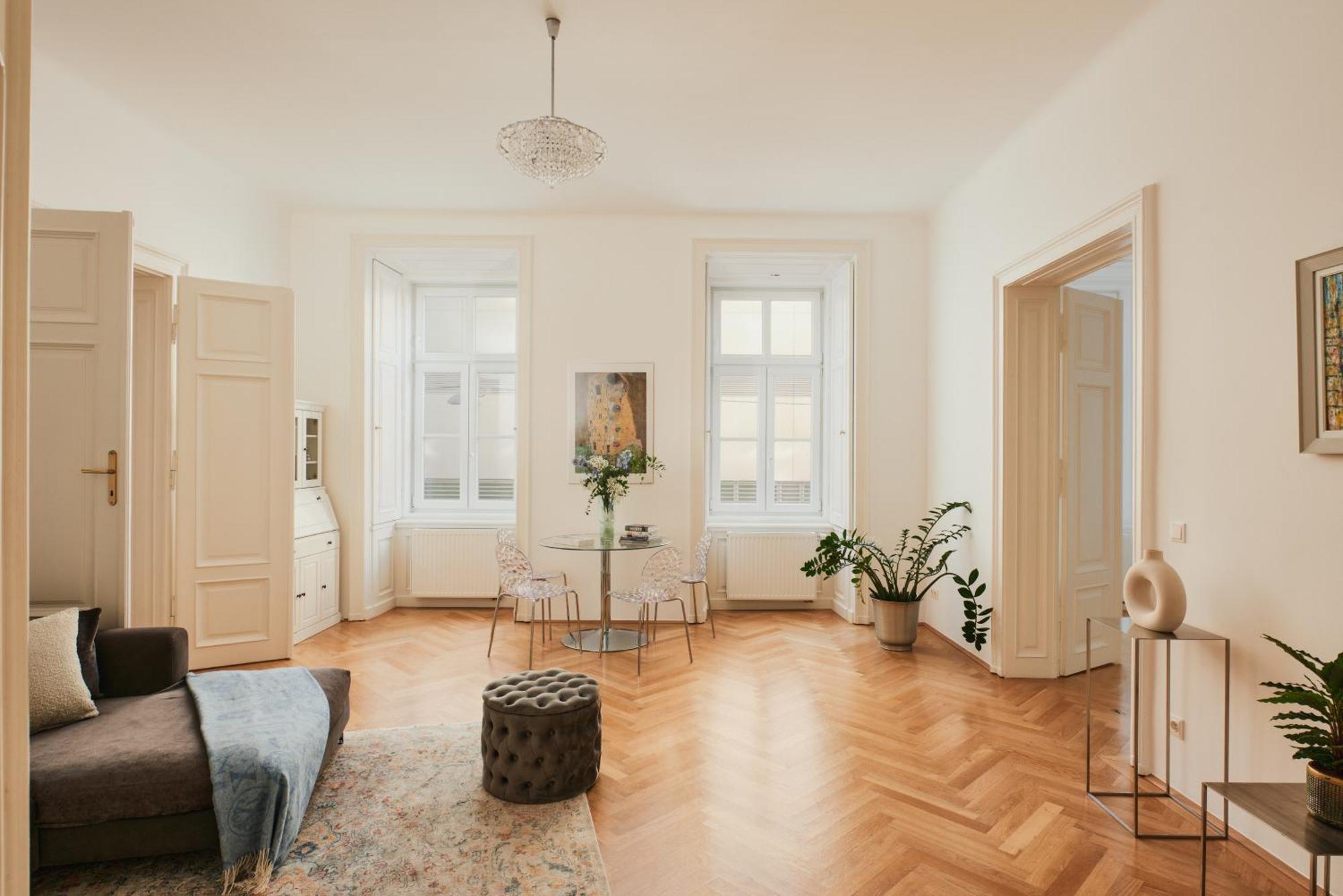 Spacious & Elegant, Ideal Location Apartament Viena